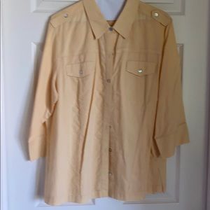 Chico’s 3/4 sleeve button down collared shirt